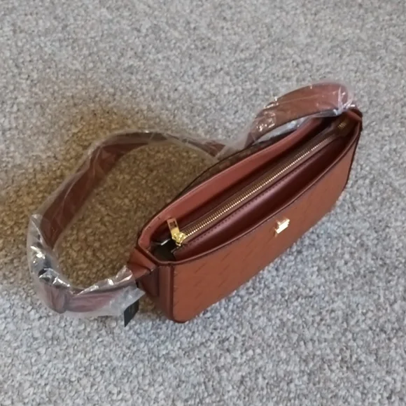 New London Fog Faux Lether Shoulder Bag. - Picture 5 of 11